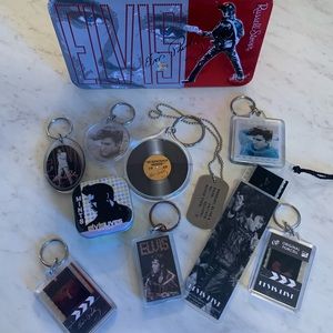 Elvis collection various keychains, dog tag in tin.